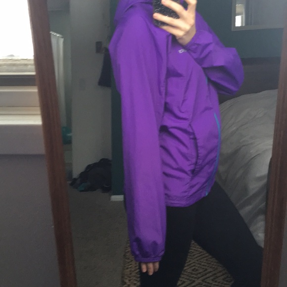 ASICS Packable Jacket in Purple - Picture 5 of 7